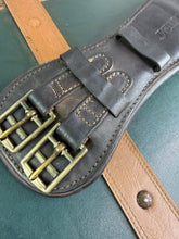 Load image into Gallery viewer, 22” Podium Endurance Soft Padded Leather Dressage Girth-Brown/Brass