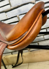 Load image into Gallery viewer, 17” Medium Butet Monoflap Cross Country Jump Saddle - Brown/Tan