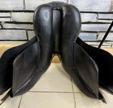 Load image into Gallery viewer, 17” MN GFS Medium-Narrow English GP Saddle - Black