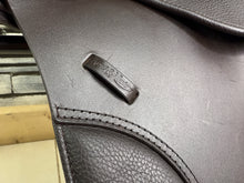 Load image into Gallery viewer, 17 1/2” MW/Changeable Gullet Kent &amp; Masters S Series Jump Saddle - Brown