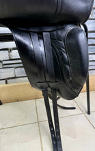 Load image into Gallery viewer, 17 1/2” Medium Albion SL Dressage Saddle - Black - Big Blocks