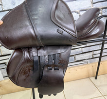 Load image into Gallery viewer, 17 1/2” Medium Albion K2 Jump Saddle - Brown