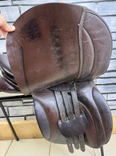 Load image into Gallery viewer, 17” Wide Farrington/Shires GP Saddle - Brown