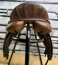 Load image into Gallery viewer, 15” Wide Champion English Pony WH/Show Saddle - Brown