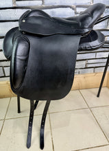 Load image into Gallery viewer, 17” Wide Trapezius Panel Long Strap Saddle - Black