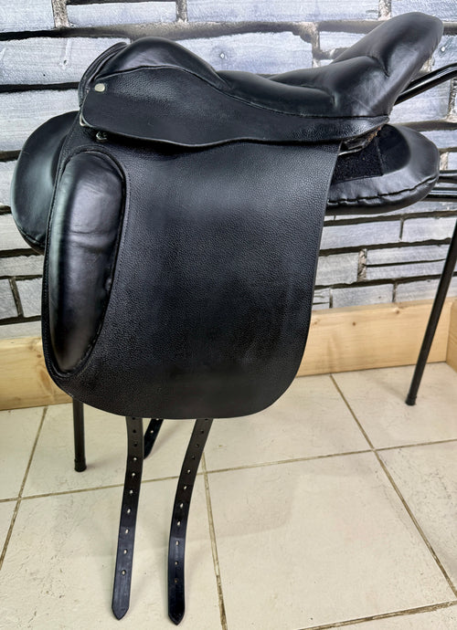 17” Wide Trapezius Panel Long Strap Saddle - Black