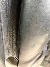 Load image into Gallery viewer, 17” Original Heather Moffat Nursey Fhoenix VSD/Dressage Saddle - Black