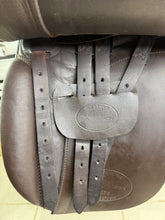 Load image into Gallery viewer, 17 1/2” MW Patrick Wilkinson VSD/WH Saddle - Brown