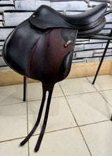 Load image into Gallery viewer, 17” MW Voltaire Lexington Monoflap Jump Saddle -2022- Brown