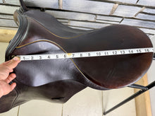 Load image into Gallery viewer, 17” 30 (MW) Stubben Siegfried GP Hunting Saddle - Brown - Suede Knees