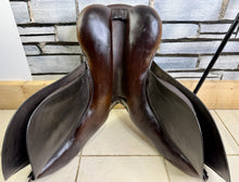 Load image into Gallery viewer, 18” Medium Jeffries Falcon Hawk Event Saddle - Brown - M