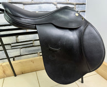 Load image into Gallery viewer, 18” Medium Oakland House Saddlery Jump Saddle - Black