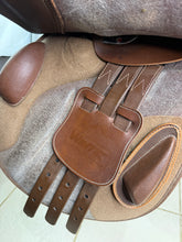 Load image into Gallery viewer, 16 1/2” MW/Changeable Gullet Wintec Jump Saddle - Tan