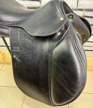 Load image into Gallery viewer, 17 1/2” MW Devoucoux Socca Jump Saddle - Black