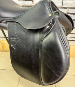 17 1/2” MW Devoucoux Socca Jump Saddle - Black