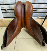 Load image into Gallery viewer, 17 1/2” 30.5/MW Stubben Parzival WH Saddle -Brown- Show Hack/ROR