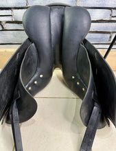 Load image into Gallery viewer, 17 1/2” Medium Albion Platinum Ultima Genesis Dressage Saddle - Black