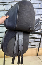 Load image into Gallery viewer, 17” XW/Changeable Gullet Wintec GP Saddle - Black