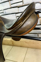 Load image into Gallery viewer, 17 1/2” 30.5/MW Stubben Parzival WH Saddle -Brown- Show Hack/ROR