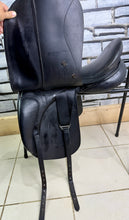 Load image into Gallery viewer, 17 1/2” Medium Barnsby Dressage Saddle - Black