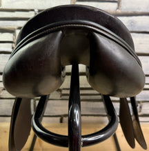 Load image into Gallery viewer, 17” MW Harry Dabbs Taurus Forward Cut GP Saddle -Black- Upswept Panels