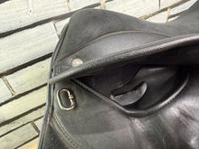 Load image into Gallery viewer, 17” XW Thorowgood Griffin Cob GP Saddle - Black - Extra Wide - Flat Tree - 4 Straps