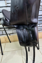 Load image into Gallery viewer, 17 1/2” Wide Albion SLK Ultima Dressage Saddle - Brown