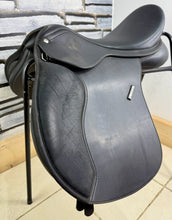Load image into Gallery viewer, 17 1/2” Wide/Changeable Gullet Wintec 500 GP Saddle - Black