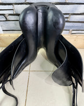 Load image into Gallery viewer, 17” MW Amerigo Vega Dressage Saddle - Black