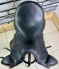 Load image into Gallery viewer, 17” Medium Prestige Engelke D2 Dressage Saddle - Black