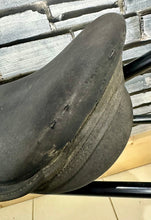 Load image into Gallery viewer, 17” Wide Thorowgood Maxam GP Saddle - Black