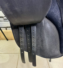 Load image into Gallery viewer, 17 1/2” Wide/Changeable Gullet Wintec GP Saddle - Black - Flocked - Lightweight