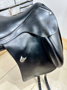17 1/2” M Changeable Gullet Bates Innova Saddle - Black