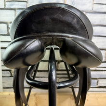 Load image into Gallery viewer, 17 1/2” MW Ideal/Crown Toshina Dressage Saddle - Black