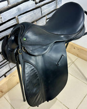 Load image into Gallery viewer, 17 1/2” MW Ideal VSD Saddle - Black