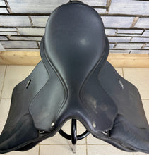 Load image into Gallery viewer, 17 1/2” Wide/Changeable Gullet Wintec 500 GP Saddle - Black