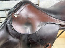 Load image into Gallery viewer, 17” MW Amerigo Vega Monoflap Jump Saddle - Brown