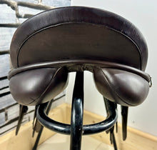 Load image into Gallery viewer, 17” Medium County Extreme Lightweight Jump/XC Saddle - Brown