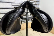 Load image into Gallery viewer, 17” MW Oakfield Saddlery GP Saddle - Black