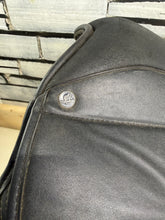Load image into Gallery viewer, 17 1/2” XXW Thorowgood Griffin Cob GP Saddle - Black - Extra Wide - Flat Tree - 4 Straps