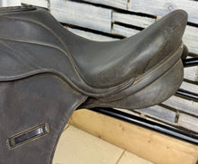 Load image into Gallery viewer, 18” Wide Thorowgood Griffin Standard GP Saddle - Black