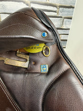 Load image into Gallery viewer, 17” 32/Wide Stubben Juventus Jump Saddle - Brown