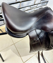 Load image into Gallery viewer, 17 1/2” MW Voltaire Adelaide Monoflap Dressage Saddle - Brown
