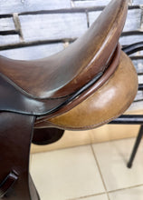 Load image into Gallery viewer, 16 1/2” MW Sandringham GP Saddle - Brown