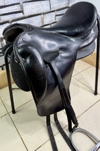 Load image into Gallery viewer, 17 1/2” Wide Orthoflex Panel Saddle - Black