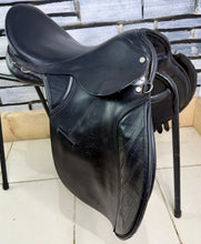 Load image into Gallery viewer, 17 1/2” XW M&amp;J Saddlery English GP Cob Saddle - Black