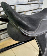 Load image into Gallery viewer, 17” XW Thorowgood Griffin Cob GP Saddle - Black - Extra Wide - Flat Tree - 4 Straps
