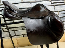 Load image into Gallery viewer, 17 1/2” Medium Albion Kontrol Forward Flap Jump Saddle - Brown