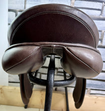 Load image into Gallery viewer, 17 1/2” Wide Barnsby GP Saddle - Brown