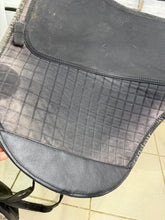 Load image into Gallery viewer, Size 2 Barefoot Cheyenne Treeless Leather GP Saddle - with Pads &amp; Girth - Black - Cob